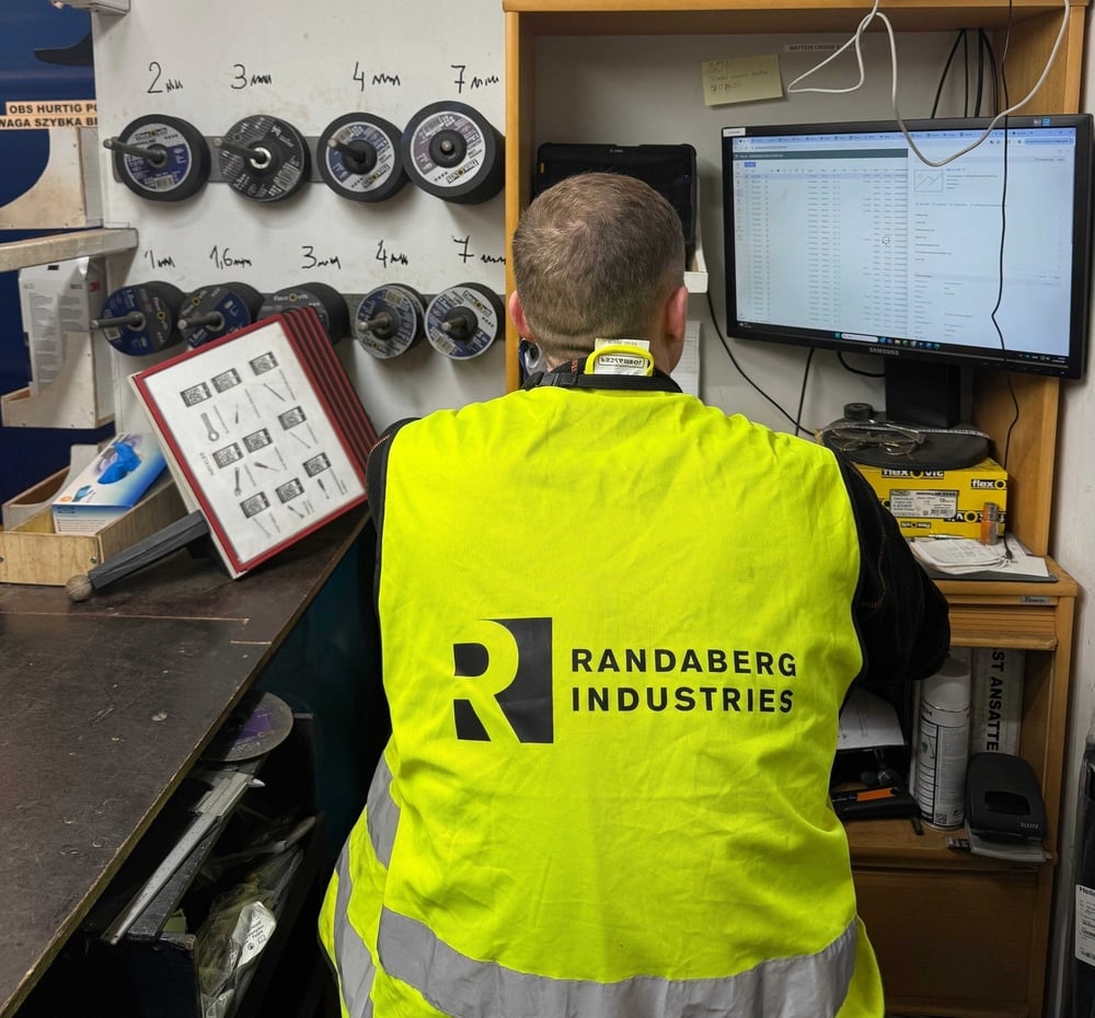 randaberg industies worker using Onix